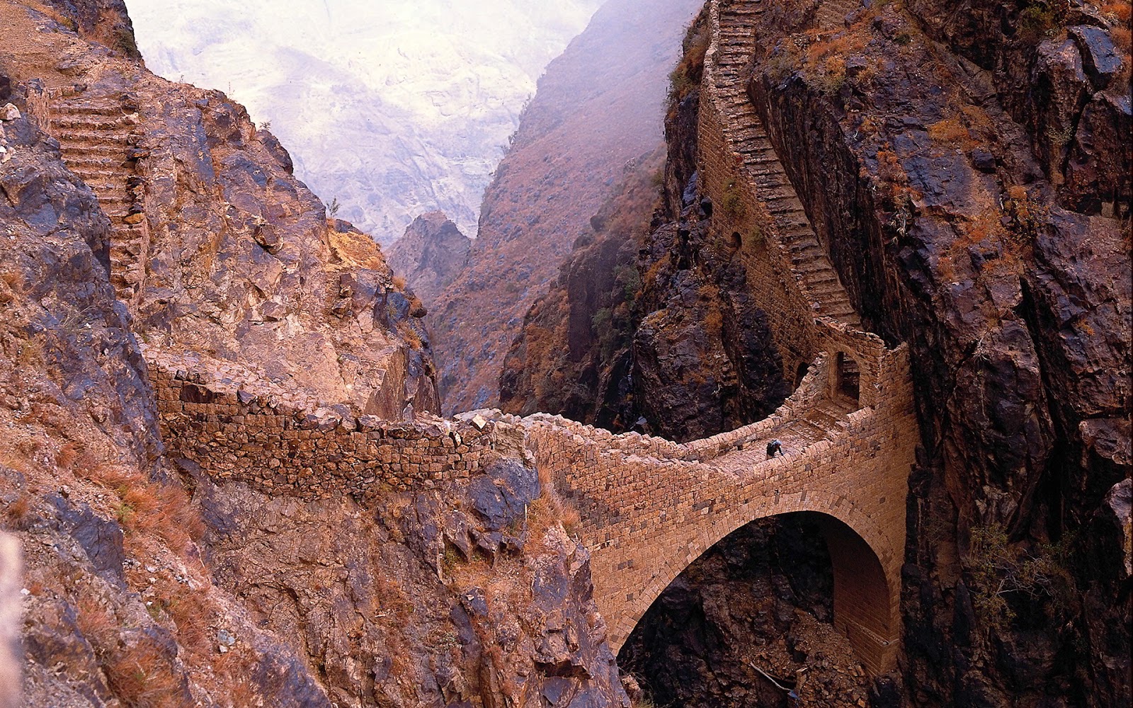 yemen-shahara-bridge.jpg